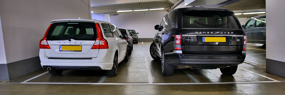 Klantvraag: Zijn er XXL parkeerplaatsen beschikbaar in de parkeergarages van P1 in Amsterdam? 